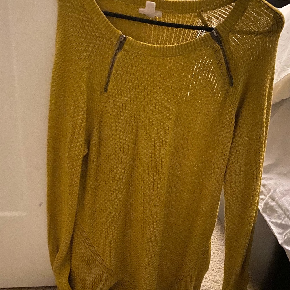 Mustard knitted sweater